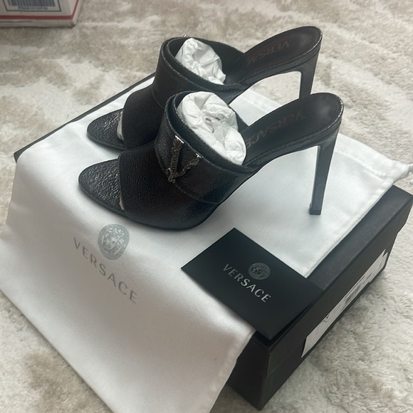 NIB Versace Crackle Laminato Sandal - Picture 2 of 9